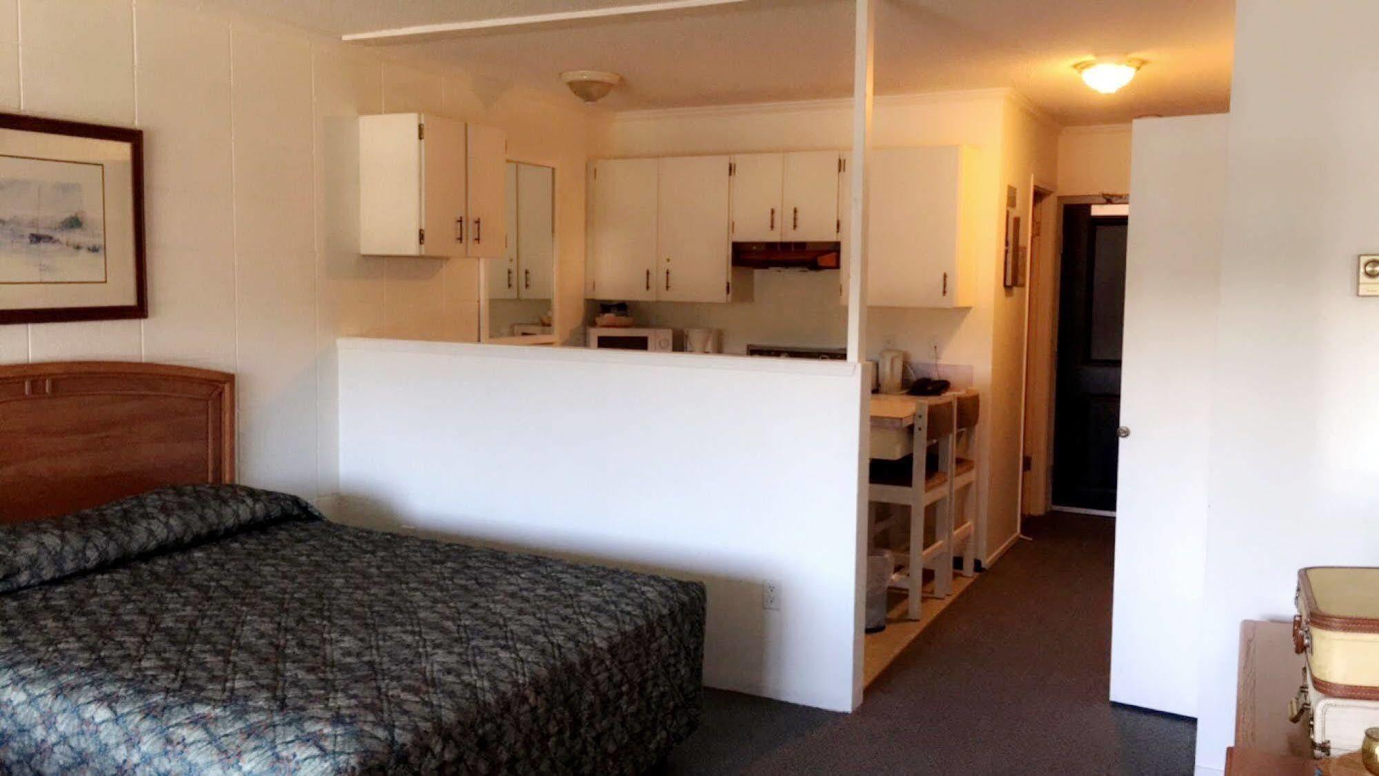 The Waterfront Suites And Marina 나나이모 외부 사진