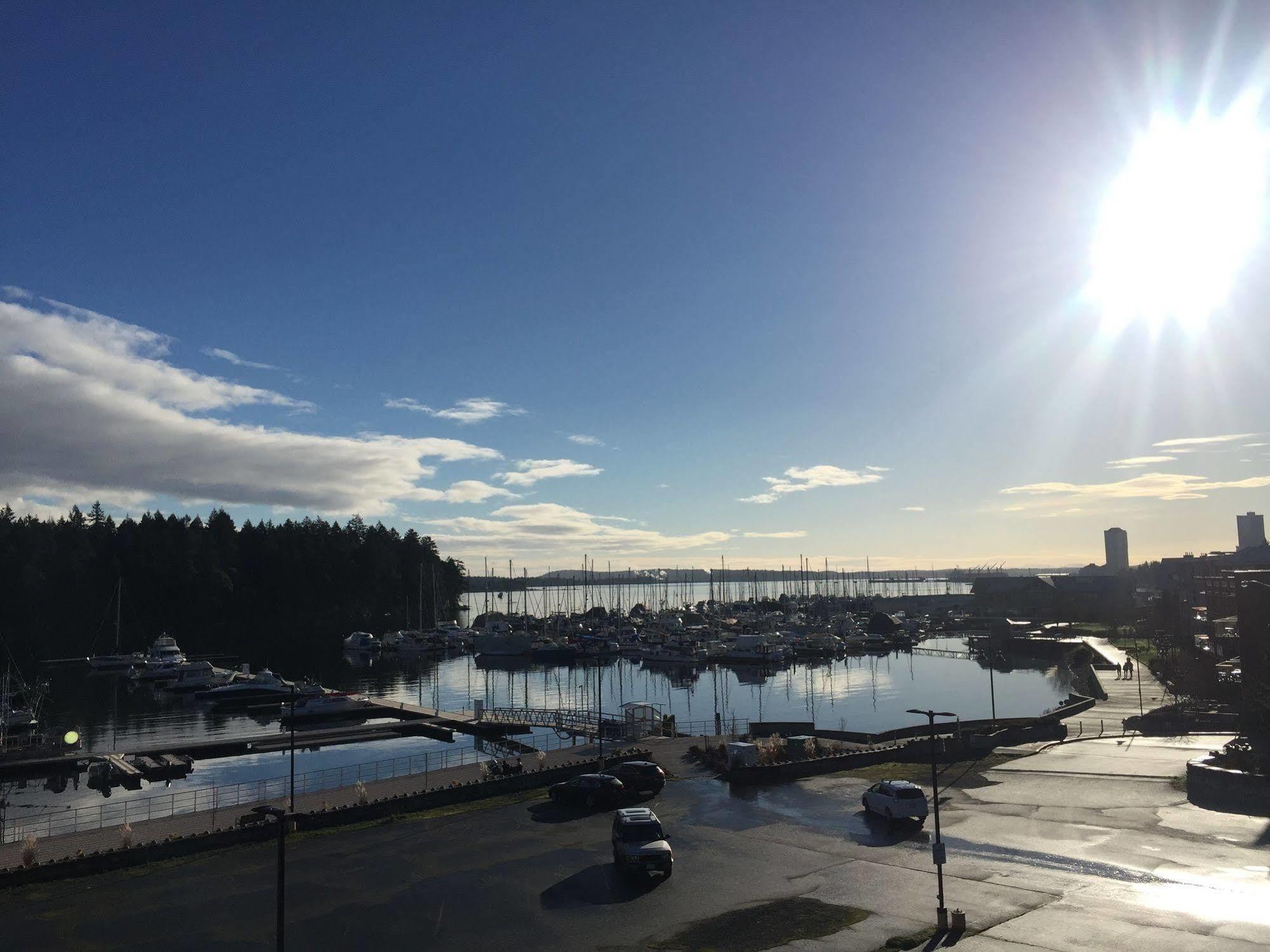 The Waterfront Suites And Marina 나나이모 외부 사진